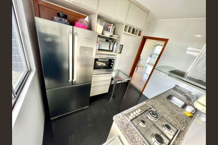 Apartamento à venda com 120m², 4 quartos e 3 vagas Apartamento à venda com 120m², 4 quartos e 3 vagasCozinha