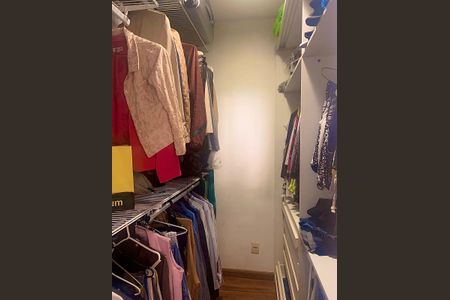 Apartamento à venda com 120m², 4 quartos e 3 vagas Apartamento à venda com 120m², 4 quartos e 3 vagasQuarto 3 - Closet