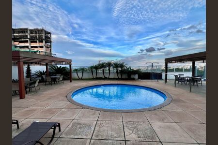 Apartamento à venda com 120m², 4 quartos e 3 vagas Apartamento à venda com 120m², 4 quartos e 3 vagasÁrea comum - Piscina