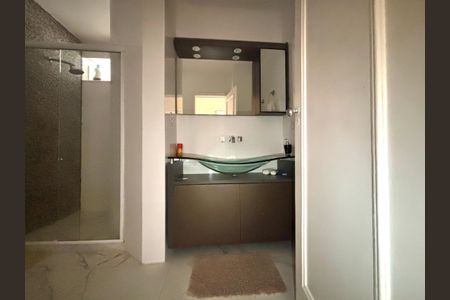 Apartamento à venda com 164m², 3 quartos e sem vaga Apartamento à venda com 164m², 3 quartos e sem vagaBanheiro social