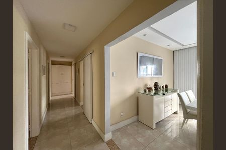 Apartamento à venda com 164m², 3 quartos e sem vaga Apartamento à venda com 164m², 3 quartos e sem vagaCorredor