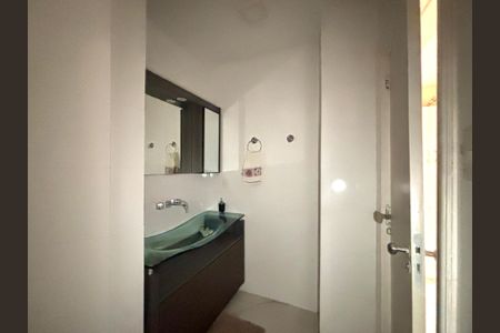 Apartamento à venda com 164m², 3 quartos e sem vaga Apartamento à venda com 164m², 3 quartos e sem vagaBanheiro social
