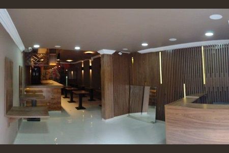 Casa à venda com 258m², 5 quartos e sem vaga