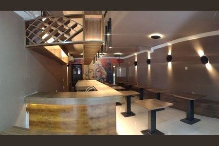Casa à venda com 258m², 5 quartos e sem vaga