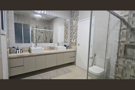 Casa de condomínio à venda com 265m², 3 quartos e 2 vagas