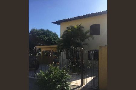 Casa à venda com 210m², 3 quartos e 12 vagas