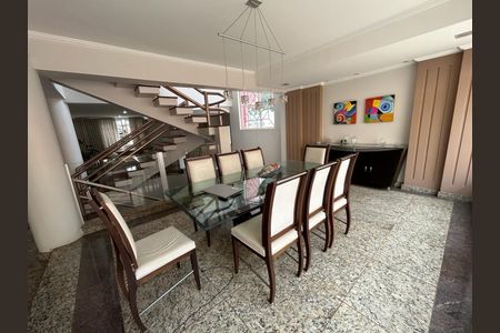 Casa à venda com 337m², 4 quartos e 4 vagas