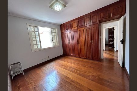 Casa à venda com 337m², 4 quartos e 4 vagas