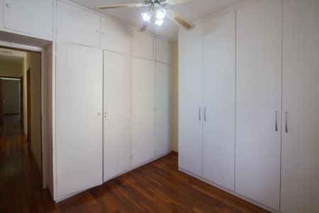 Casa à venda com 220m², 3 quartos e 2 vagas Casa à venda com 220m², 3 quartos e 2 vagasQuarto 3