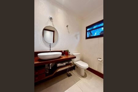 Casa à venda com 235m², 3 quartos e 4 vagasLavabo