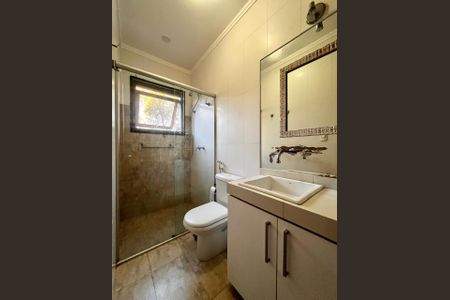 Casa à venda com 235m², 3 quartos e 4 vagasBanheiro da Suíte 1