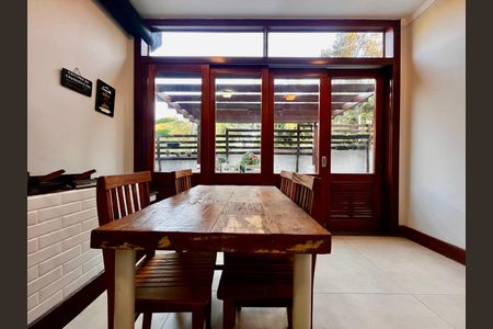 Casa à venda com 235m², 3 quartos e 4 vagasChurrasqueira