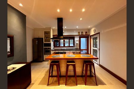 Casa à venda com 235m², 3 quartos e 4 vagasCozinha