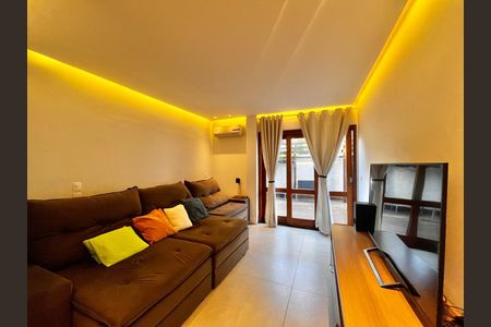 Casa à venda com 235m², 3 quartos e 4 vagasSala TV