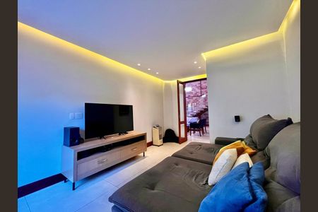 Casa à venda com 235m², 3 quartos e 4 vagasSala TV