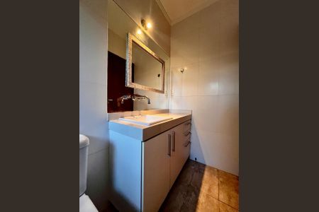 Casa à venda com 235m², 3 quartos e 4 vagasBanheiro da Suíte 1