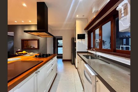 Casa à venda com 235m², 3 quartos e 4 vagasCozinha