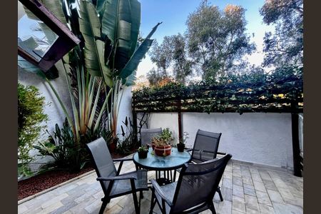 Casa à venda com 235m², 3 quartos e 4 vagasÁrea externa