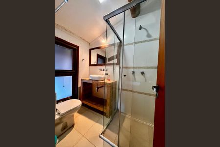 Casa à venda com 235m², 3 quartos e 4 vagasBanheiro da Suíte 2