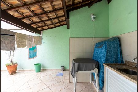 Casa à venda com 170m², 3 quartos e 2 vagas Casa à venda com 170m², 3 quartos e 2 vagasChurrasqueira