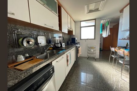Apartamento à venda com 163m², 4 quartos e 4 vagas Apartamento à venda com 163m², 4 quartos e 4 vagasCozinha