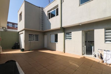 Casa à venda com 235m², 3 quartos e 7 vagasQuintal
