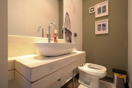 Casa à venda com 235m², 3 quartos e 7 vagasLavabo