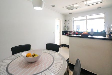 Casa à venda com 235m², 3 quartos e 7 vagasCozinha