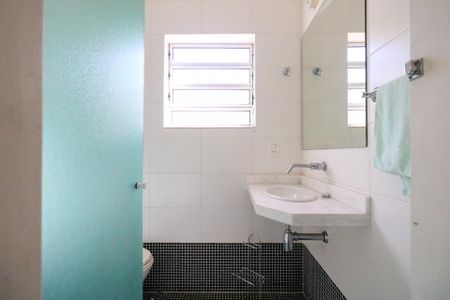 Casa à venda com 235m², 3 quartos e 7 vagasBanheiro de Serviço