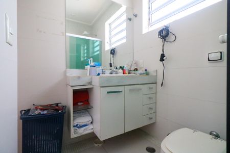 Casa à venda com 235m², 3 quartos e 7 vagasBanheiro da Suíte