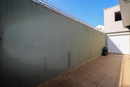 Casa à venda com 235m², 3 quartos e 7 vagasQuintal