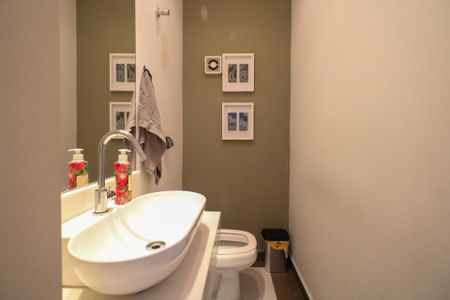 Casa à venda com 235m², 3 quartos e 7 vagasLavabo