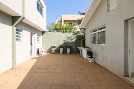 Casa à venda com 235m², 3 quartos e 7 vagasQuintal