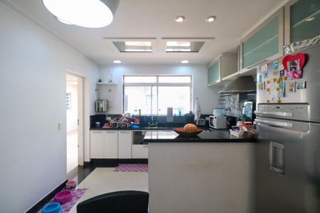 Casa à venda com 235m², 3 quartos e 7 vagasCozinha