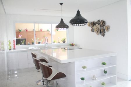 Casa à venda com 249m², 4 quartos e 4 vagasCozinha