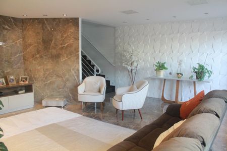 Casa à venda com 249m², 4 quartos e 4 vagasSala