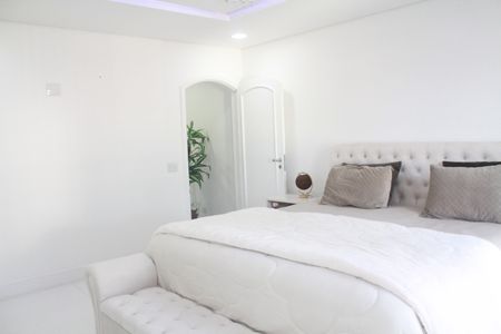 Casa à venda com 249m², 4 quartos e 4 vagasQuarto Suíte