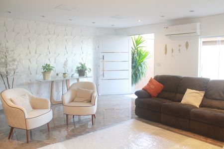 Casa à venda com 249m², 4 quartos e 4 vagasSala