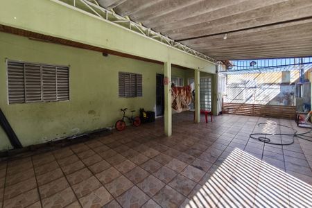 Casa à venda com 128m², 3 quartos e 2 vagas Casa à venda com 128m², 3 quartos e 2 vagasQuintal - Garagem