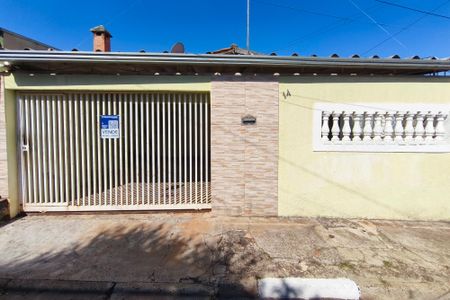 Casa à venda com 128m², 3 quartos e 2 vagas Casa à venda com 128m², 3 quartos e 2 vagasFachada