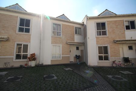 Casa de condomínio à venda com 142m², 4 quartos e 2 vagasFachada