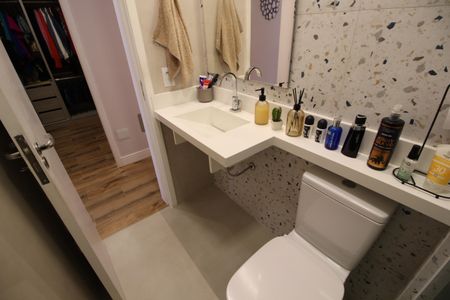 Casa de condomínio à venda com 142m², 4 quartos e 2 vagasBanheiro Social