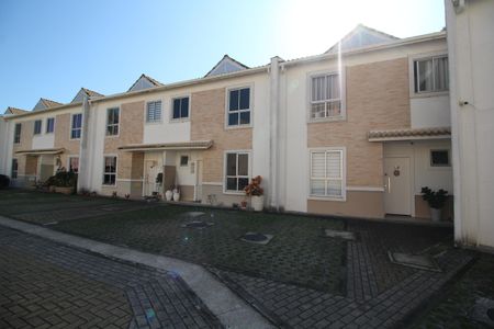 Casa de condomínio à venda com 142m², 4 quartos e 2 vagasFachada