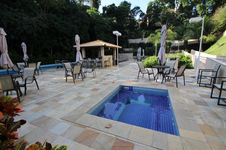 Casa de condomínio à venda com 142m², 4 quartos e 2 vagasPiscina