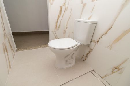 Casa à venda com 180m², 3 quartos e 2 vagas Casa à venda com 180m², 3 quartos e 2 vagasBanheiro da Suíte