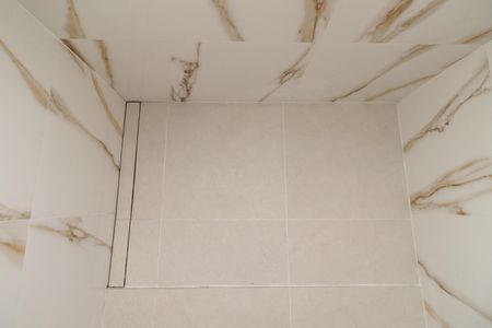 Casa à venda com 180m², 3 quartos e 2 vagas Casa à venda com 180m², 3 quartos e 2 vagasBanheiro Social
