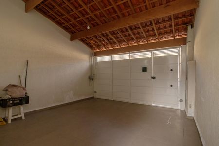 Casa à venda com 180m², 3 quartos e 2 vagas Casa à venda com 180m², 3 quartos e 2 vagasGaragem