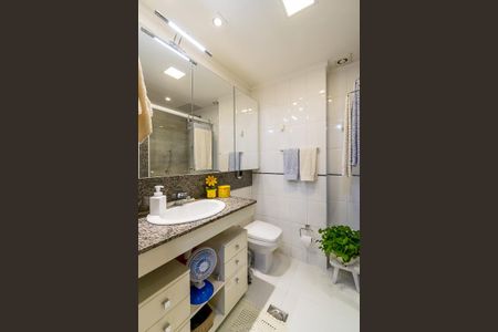 Apartamento à venda com 105m², 2 quartos e 1 vaga Apartamento à venda com 105m², 2 quartos e 1 vagaBanheiro