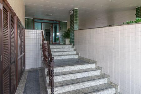 Apartamento à venda com 105m², 2 quartos e 1 vaga Apartamento à venda com 105m², 2 quartos e 1 vagaÁrea comum - Portaria