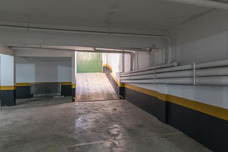 Apartamento à venda com 105m², 2 quartos e 1 vaga Apartamento à venda com 105m², 2 quartos e 1 vagaÁrea comum - Portão da garagem